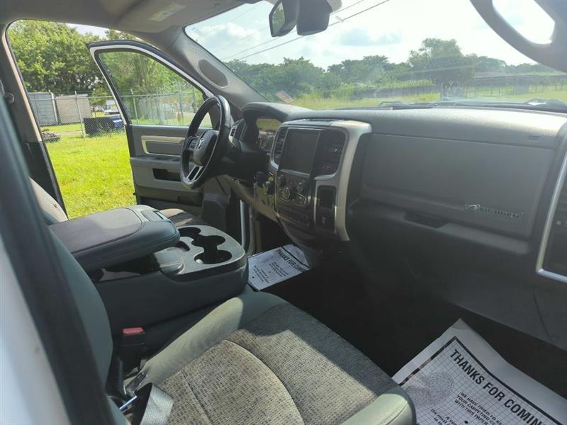 RAM 1500 SLT Crew Cab SWB 4WD 2016