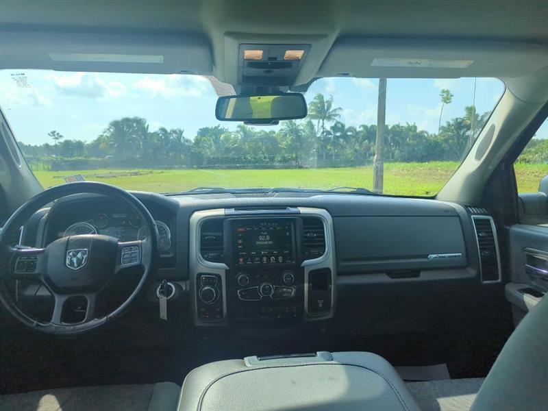 RAM 1500 SLT Crew Cab SWB 4WD 2016