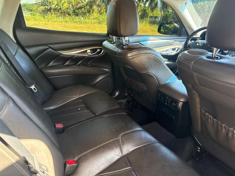 Infiniti Q70 37 2015