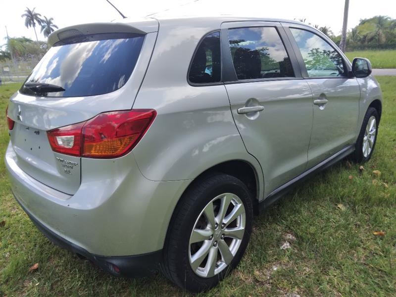 Mitsubishi Outlander Sport ES 2WD 2015