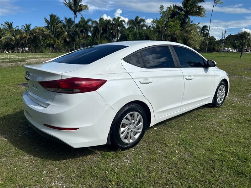 Hyundai Elantra SE 6AT 2018