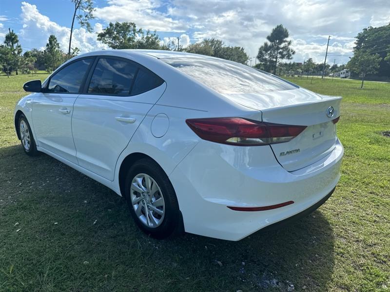 Hyundai Elantra SE 6AT 2018