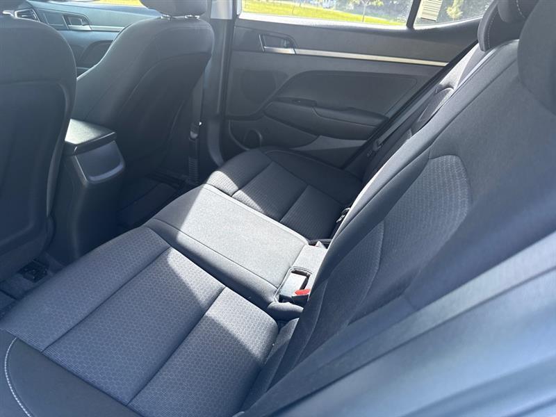 Hyundai Elantra SE 6AT 2018