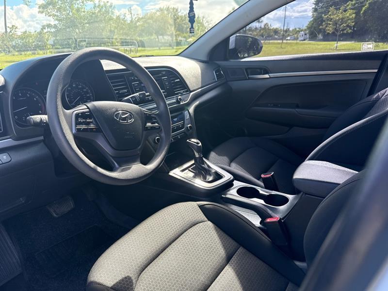 Hyundai Elantra SE 6AT 2018