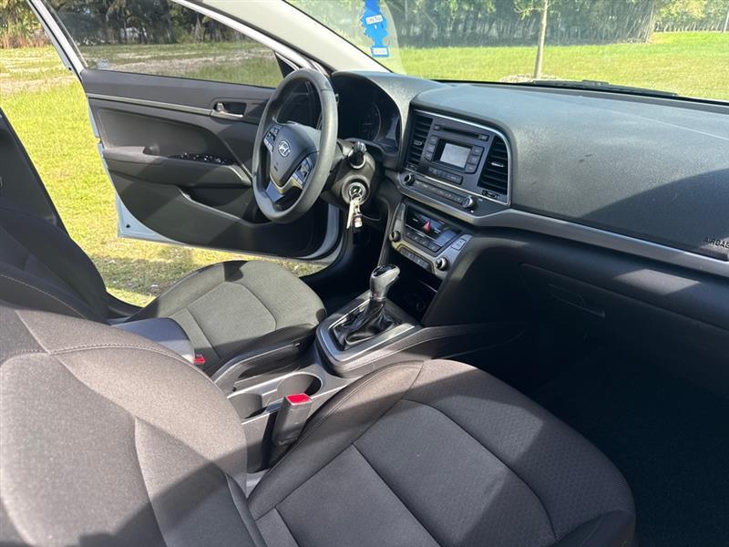 Hyundai Elantra SE 6AT 2018