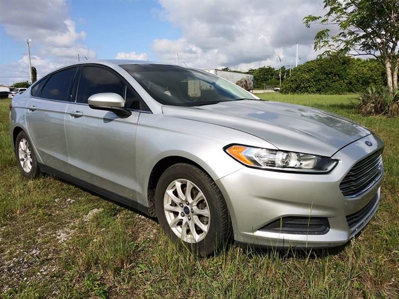 Ford Fusion S 2015