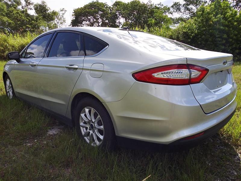 Ford Fusion S 2015