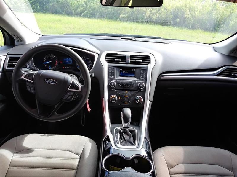 Ford Fusion S 2015