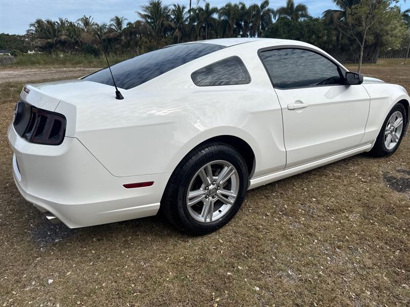Ford Mustang V6 Coupe 2013