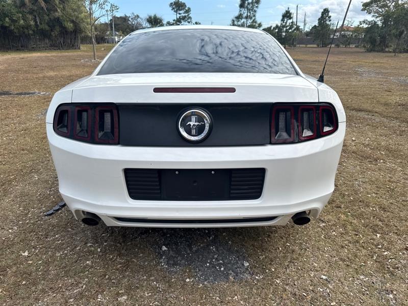 Ford Mustang V6 Coupe 2013