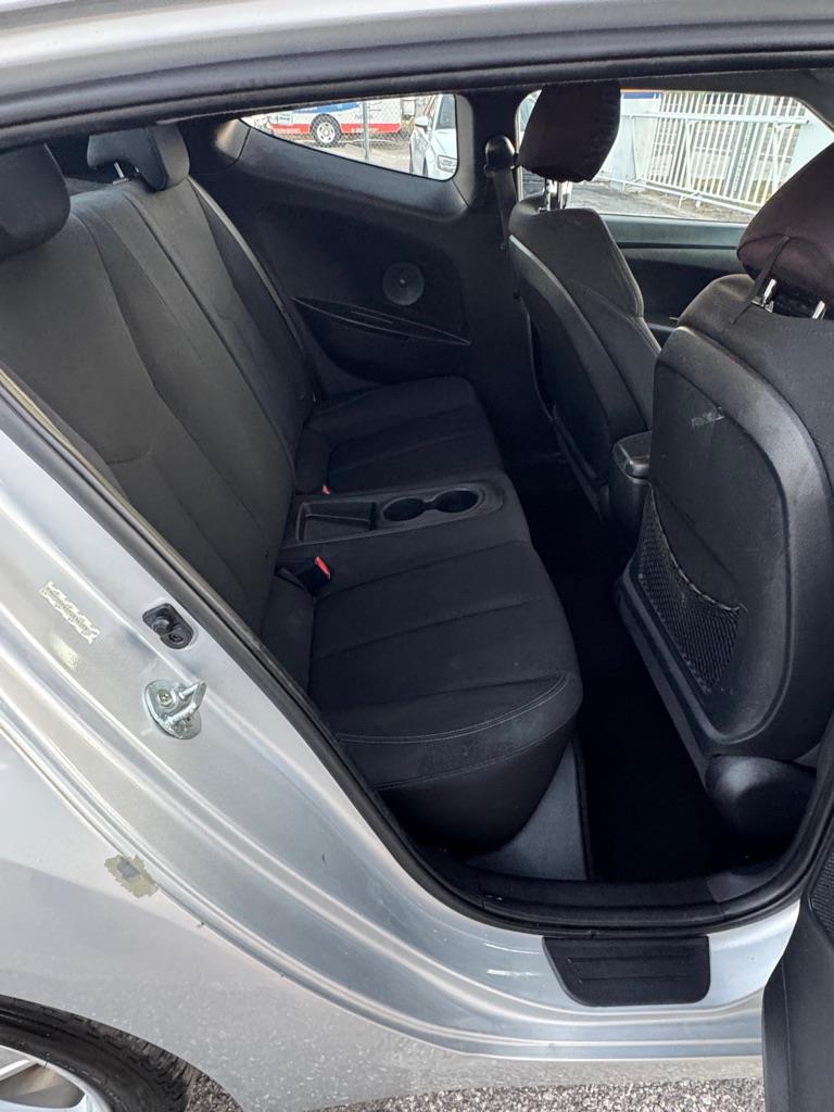 Hyundai Veloster Base 6MT 2015