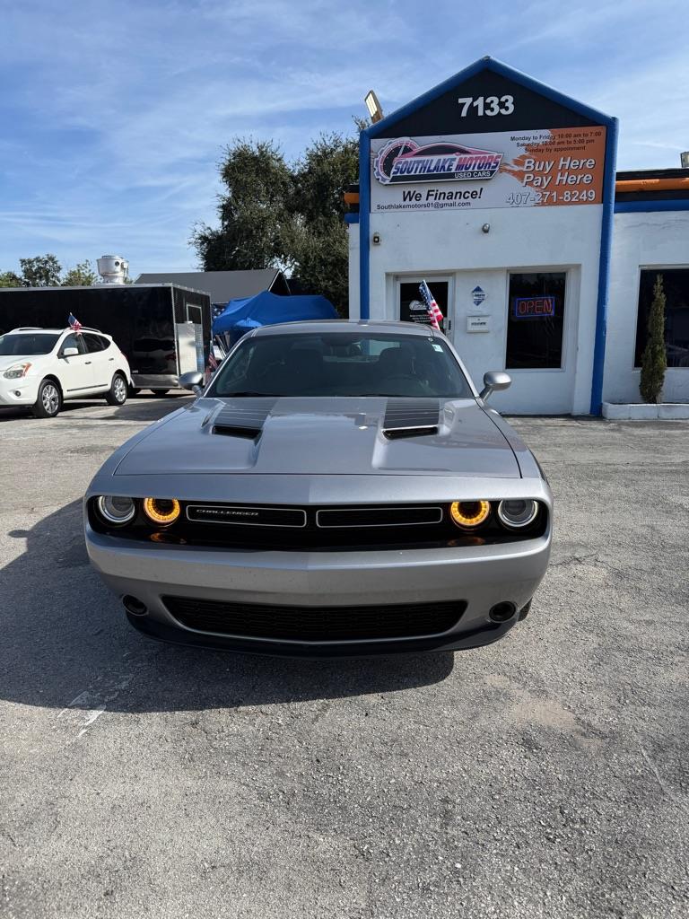 2016 Dodge Challenger SXT's photo