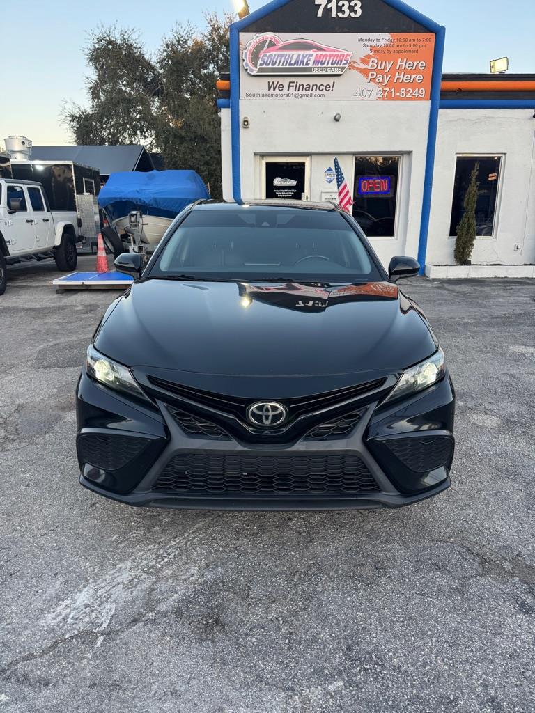 Toyota Camry SE 2021