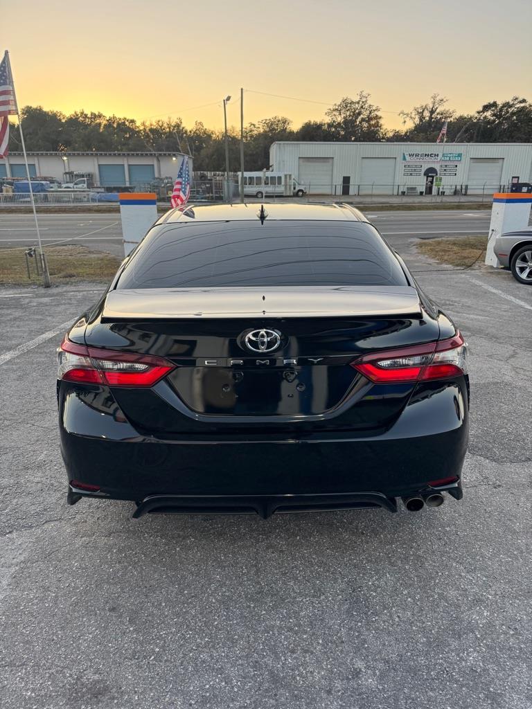 Toyota Camry SE 2021