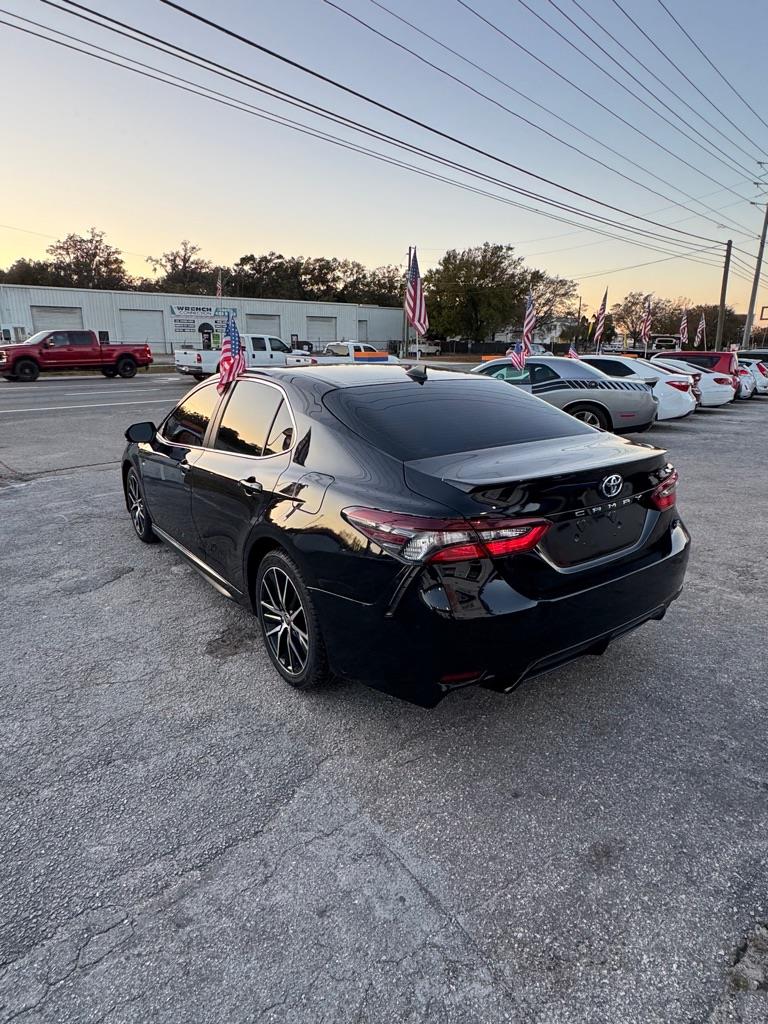 Toyota Camry SE 2021