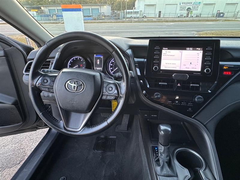 Toyota Camry SE 2021