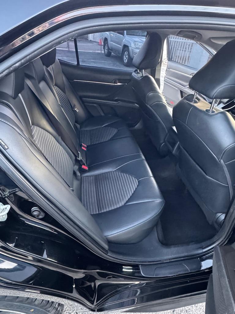 Toyota Camry SE 2021