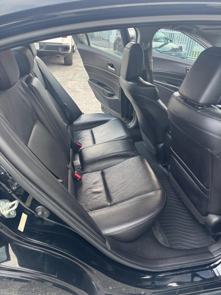 Acura ILX 5-Spd AT 2015