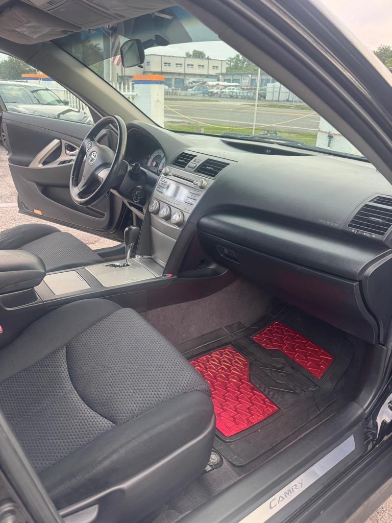 Toyota Camry SE 6-Spd MT 2010