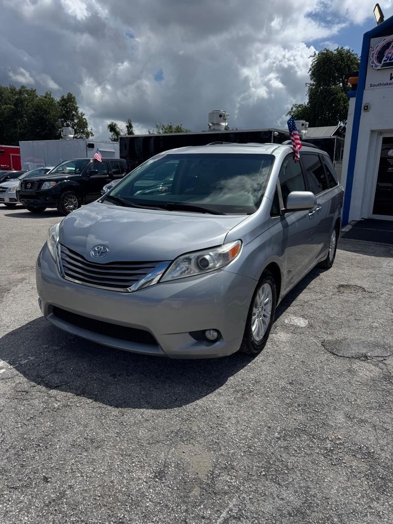 Toyota Sienna Limited Premium 7-Passenger 2017