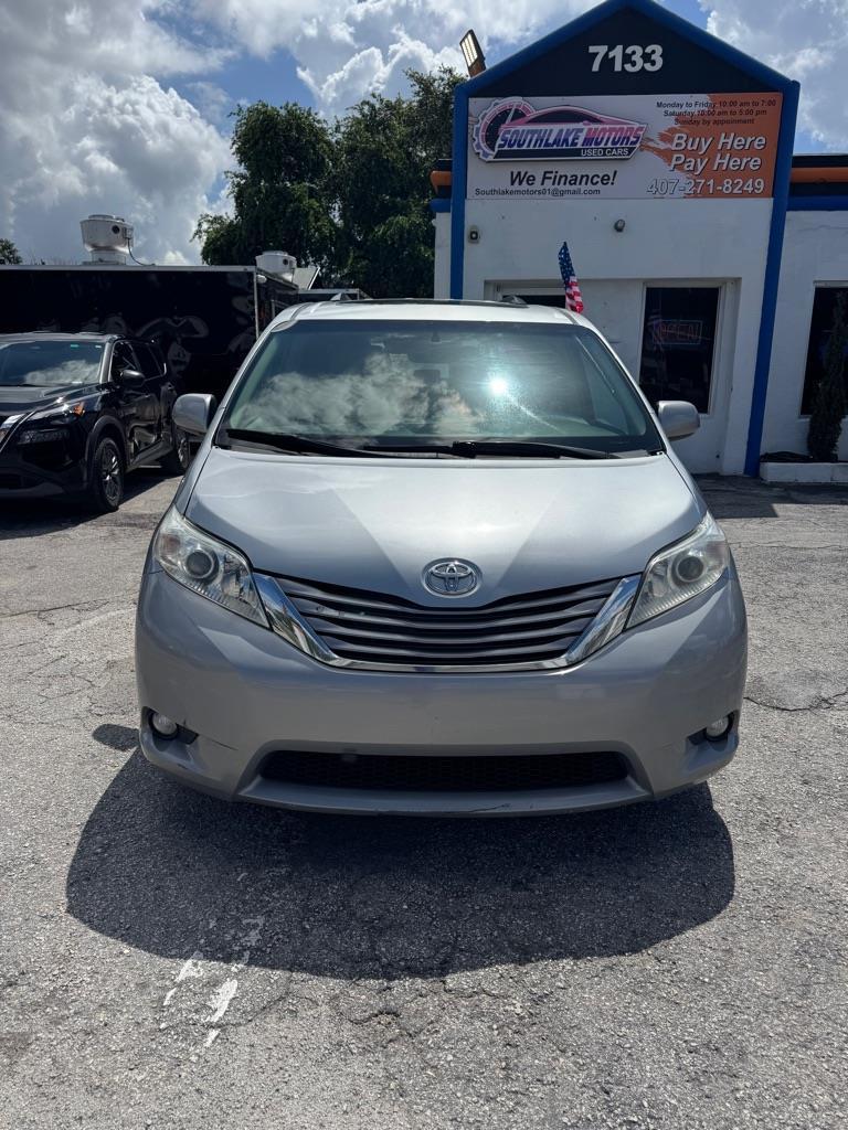 Toyota Sienna Limited Premium 7-Passenger 2017