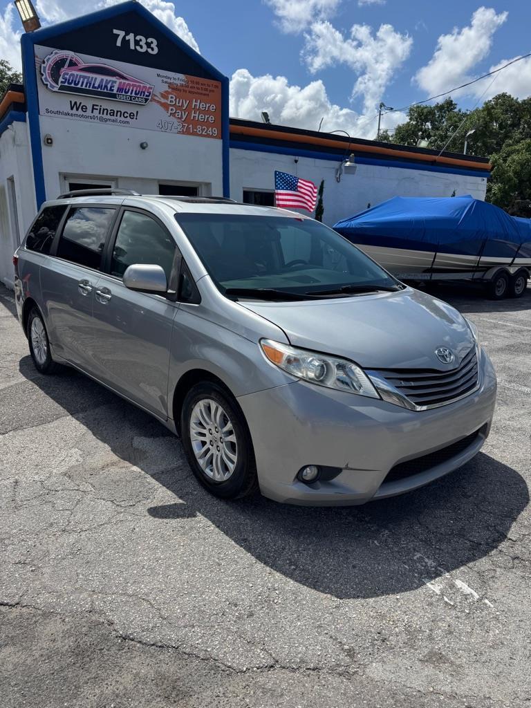 Toyota Sienna Limited Premium 7-Passenger 2017
