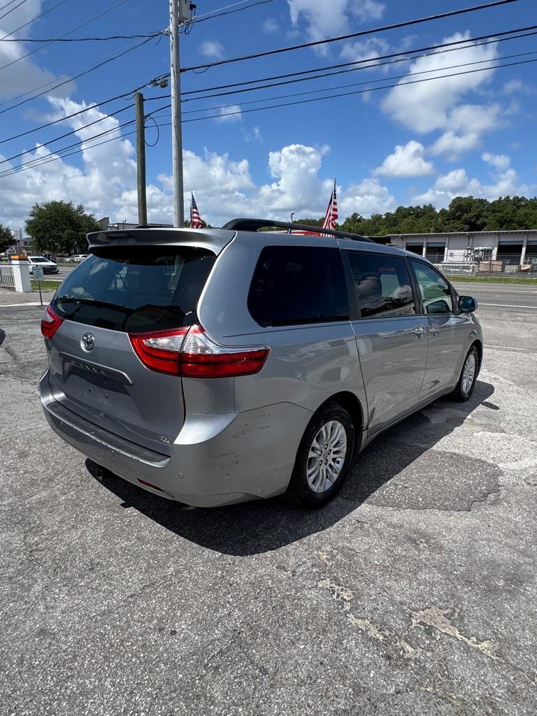 Toyota Sienna Limited Premium 7-Passenger 2017