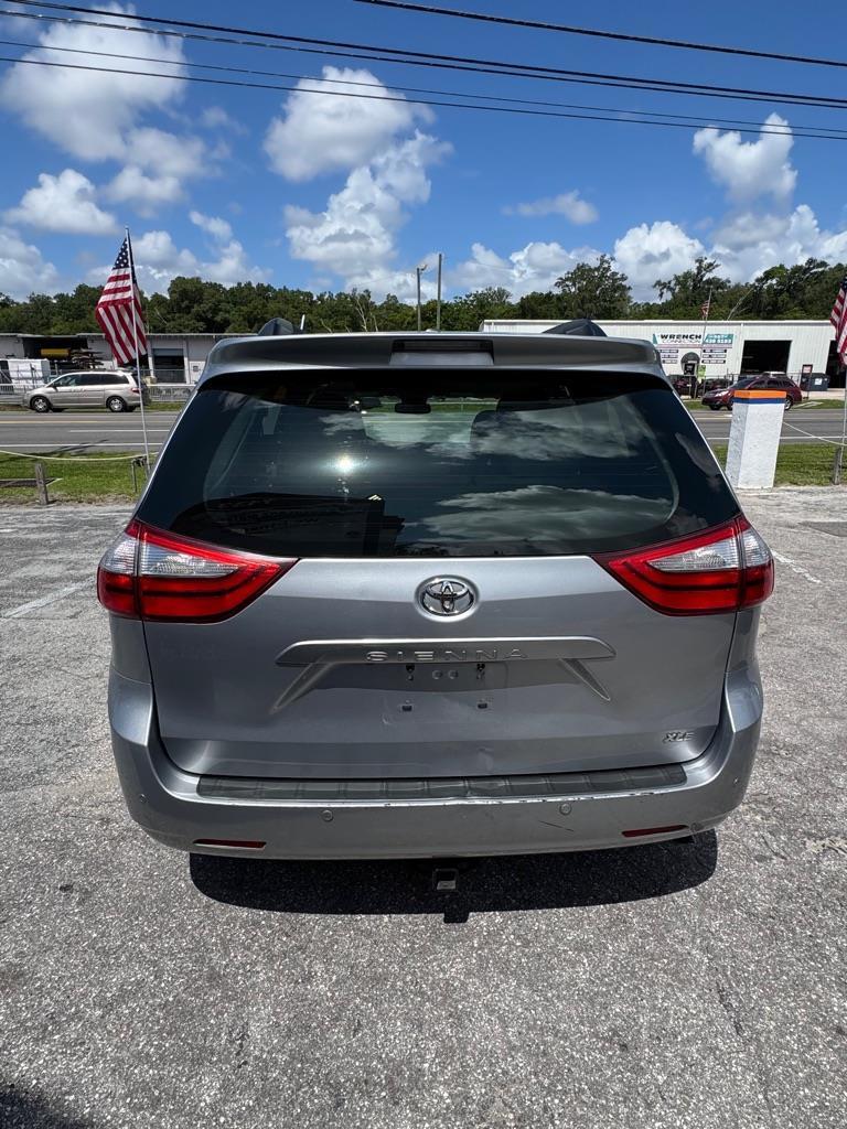 Toyota Sienna Limited Premium 7-Passenger 2017