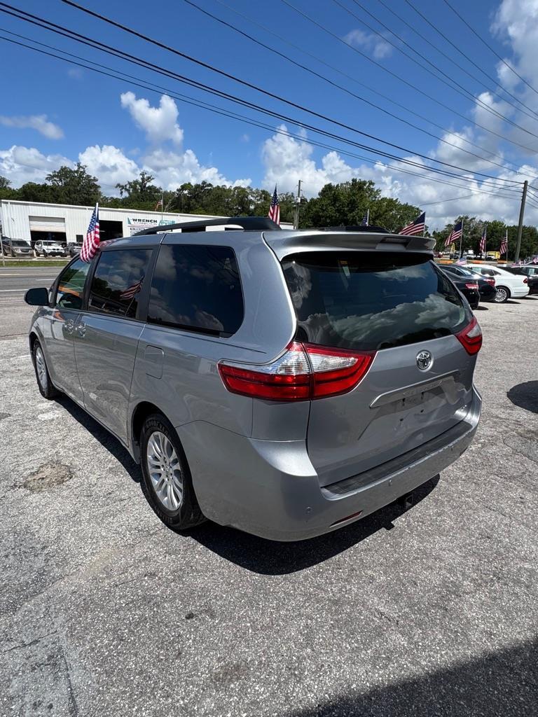 Toyota Sienna Limited Premium 7-Passenger 2017