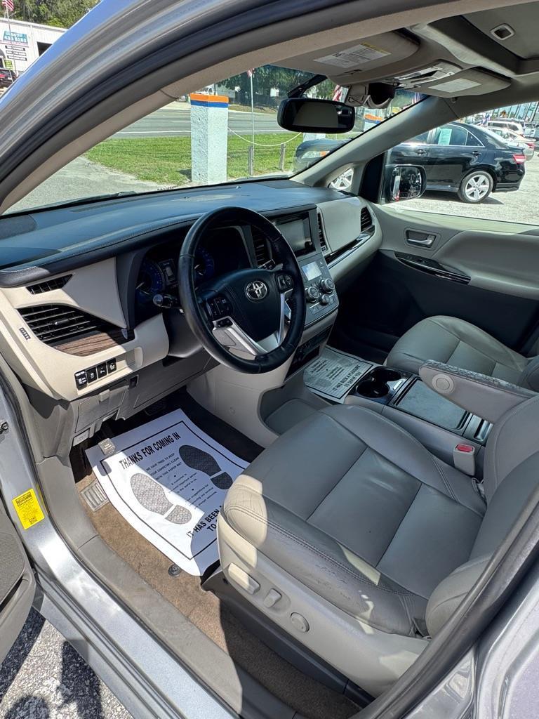 Toyota Sienna Limited Premium 7-Passenger 2017