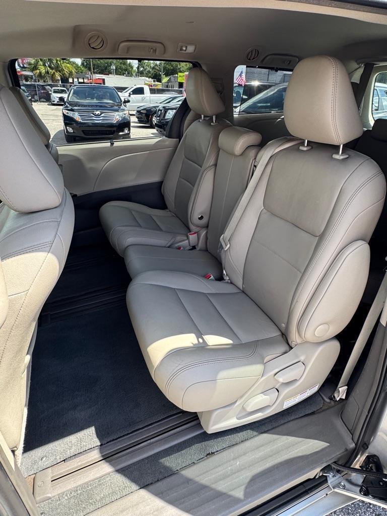 Toyota Sienna Limited Premium 7-Passenger 2017