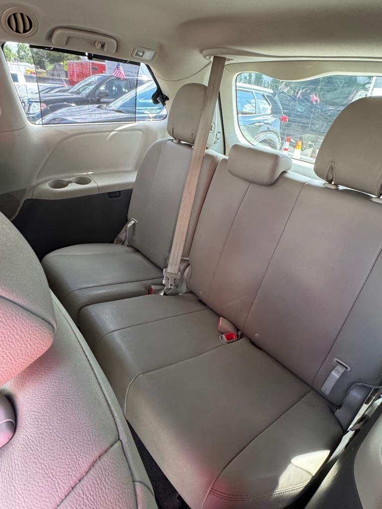 Toyota Sienna Limited Premium 7-Passenger 2017