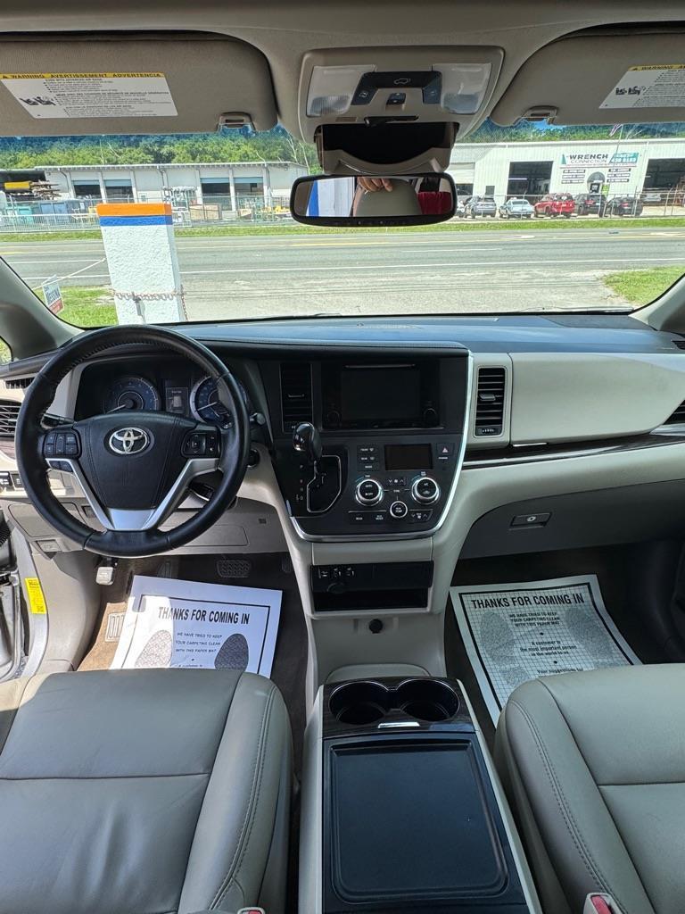 Toyota Sienna Limited Premium 7-Passenger 2017