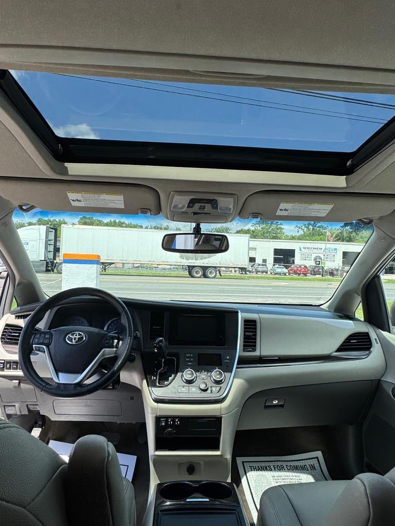 Toyota Sienna Limited Premium 7-Passenger 2017