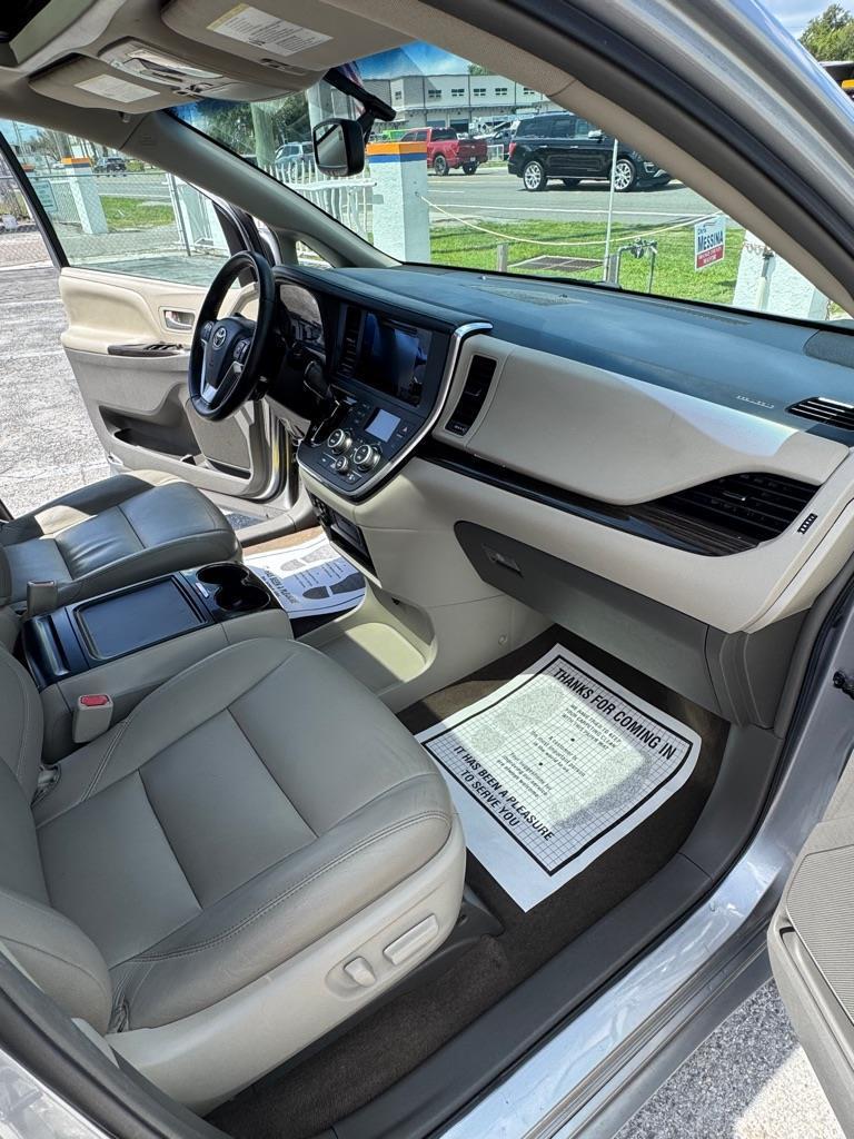 Toyota Sienna Limited Premium 7-Passenger 2017