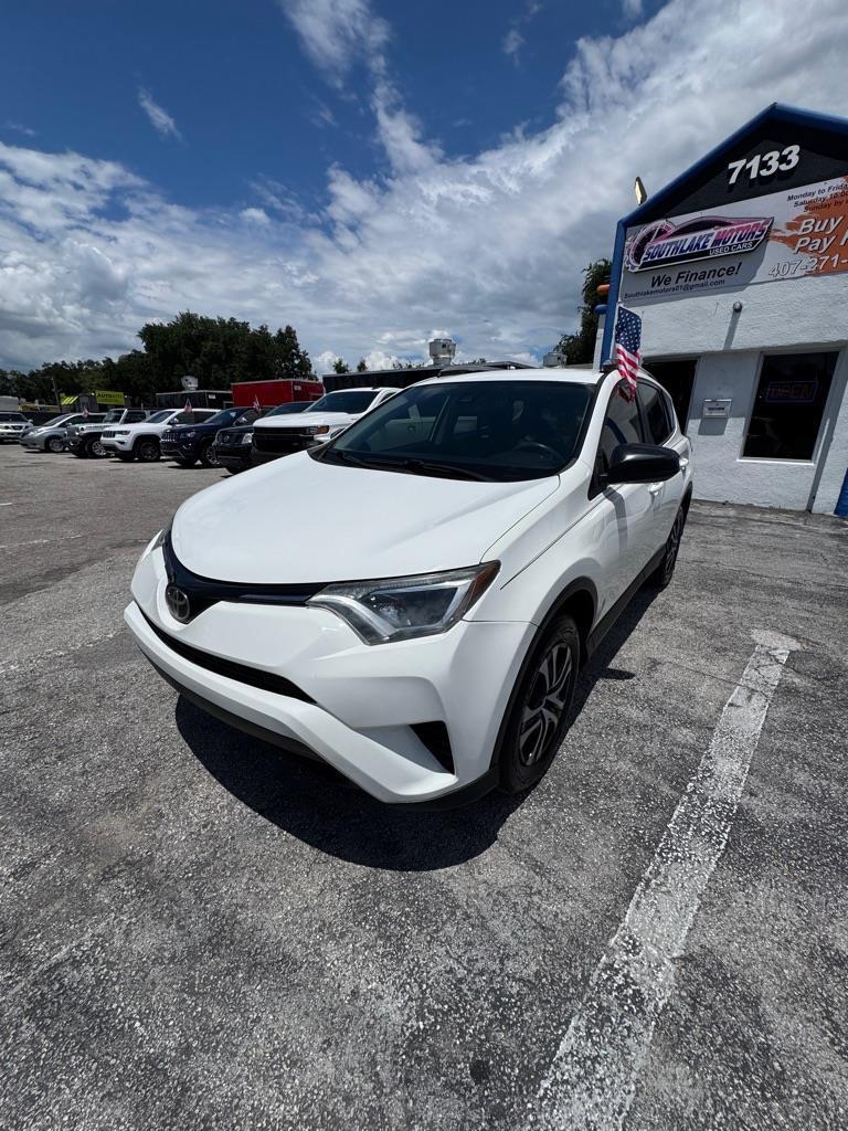 Toyota RAV4 LE FWD 2017