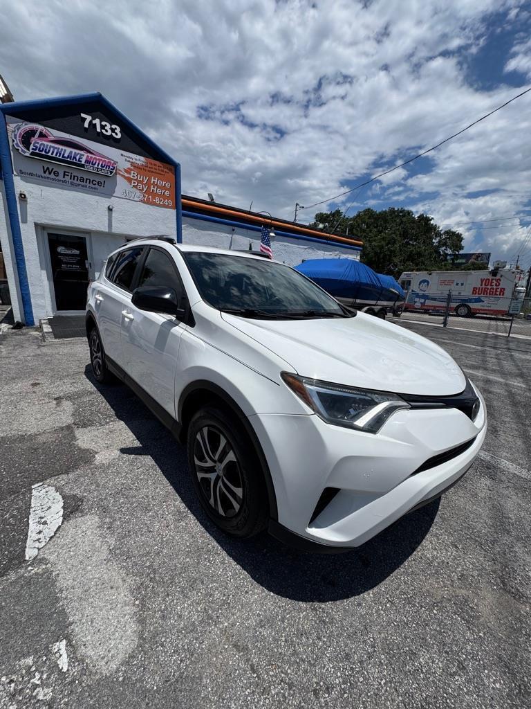Toyota RAV4 LE FWD 2017
