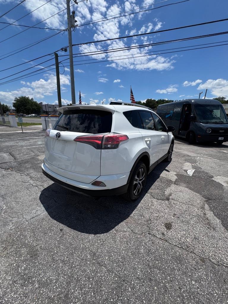 Toyota RAV4 LE FWD 2017