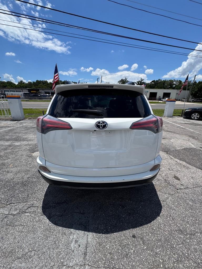 Toyota RAV4 LE FWD 2017