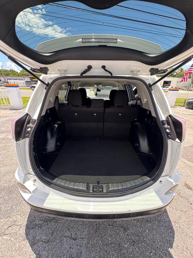 Toyota RAV4 LE FWD 2017