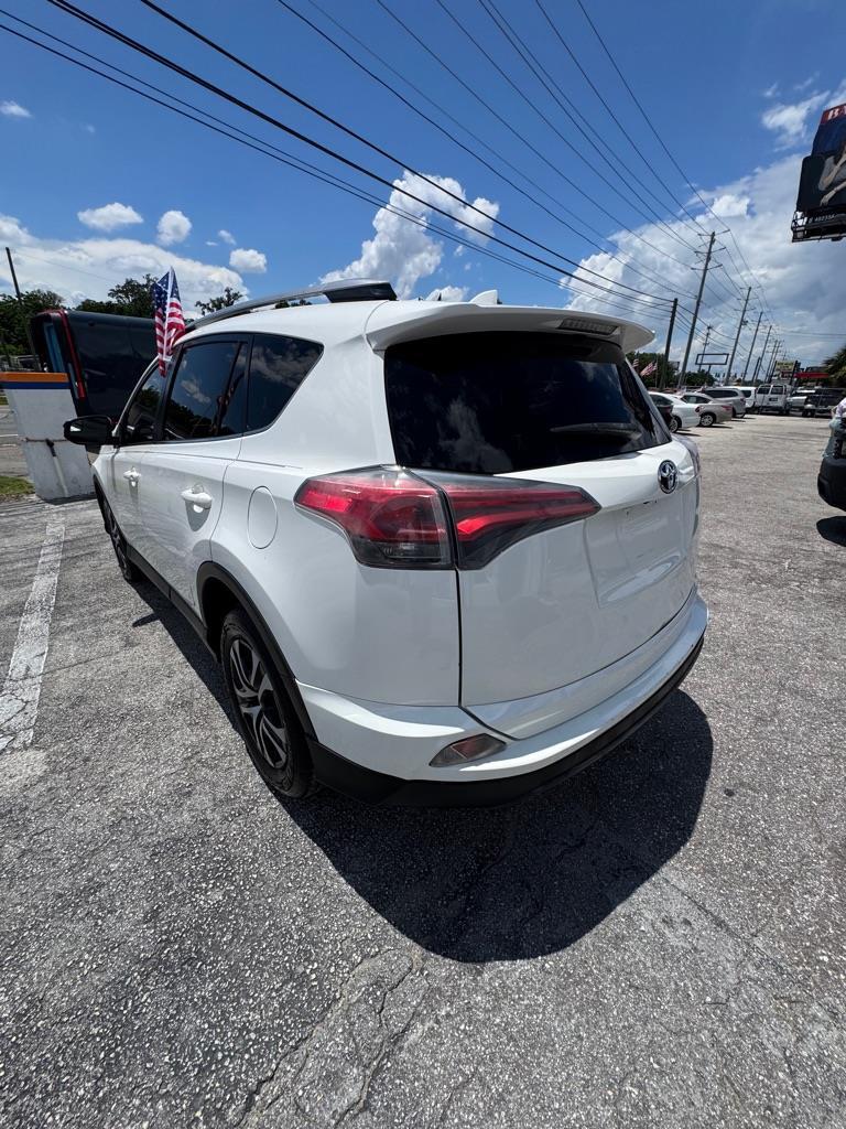 Toyota RAV4 LE FWD 2017
