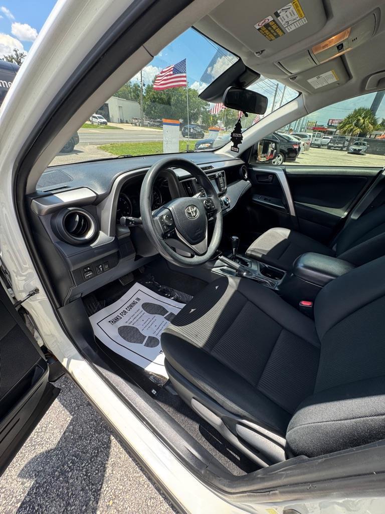 Toyota RAV4 LE FWD 2017