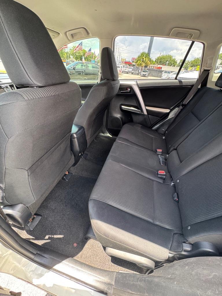 Toyota RAV4 LE FWD 2017