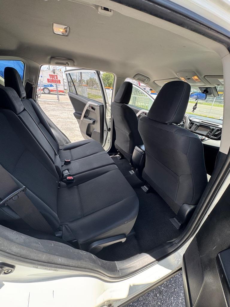 Toyota RAV4 LE FWD 2017