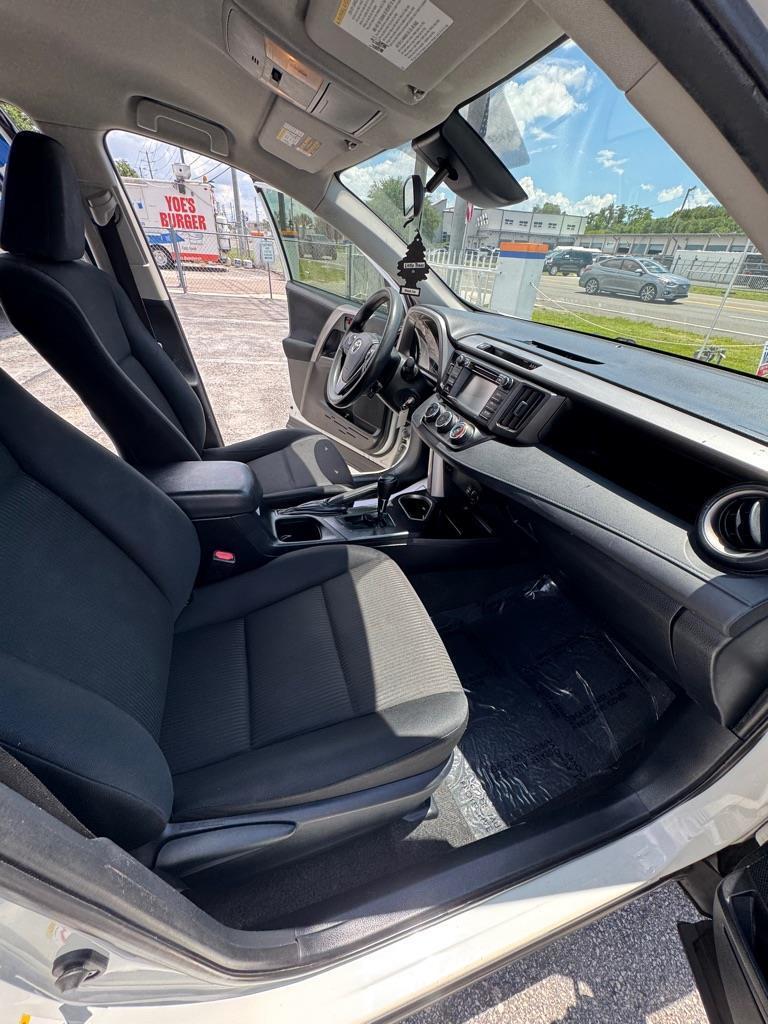 Toyota RAV4 LE FWD 2017