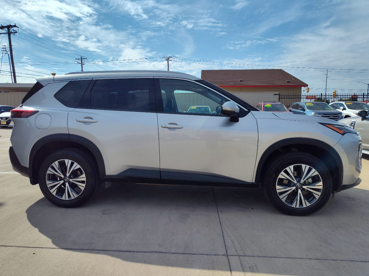 2021 Nissan Rogue SV AWD photo 2
