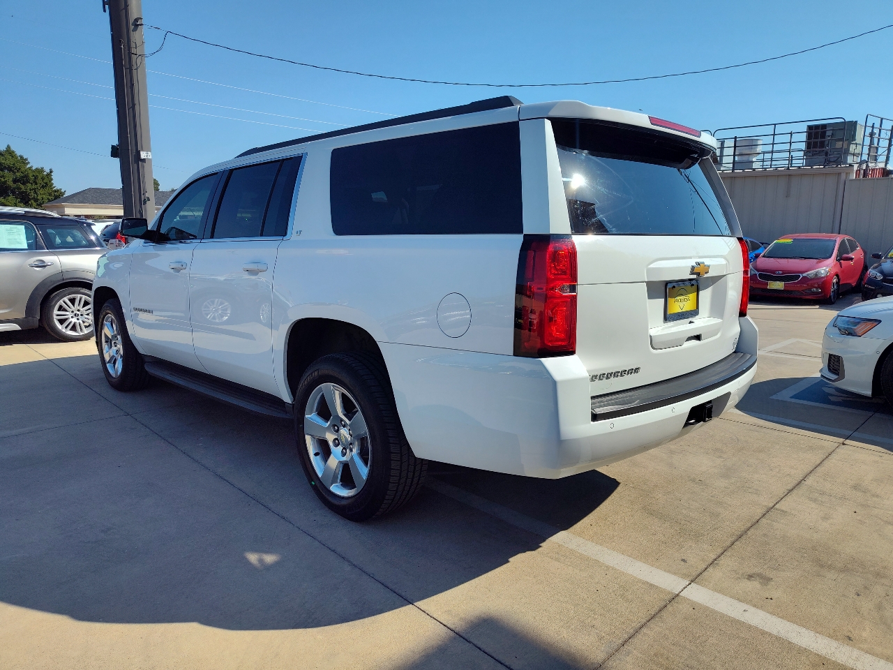 2016 Chevrolet Suburban LT photo 4