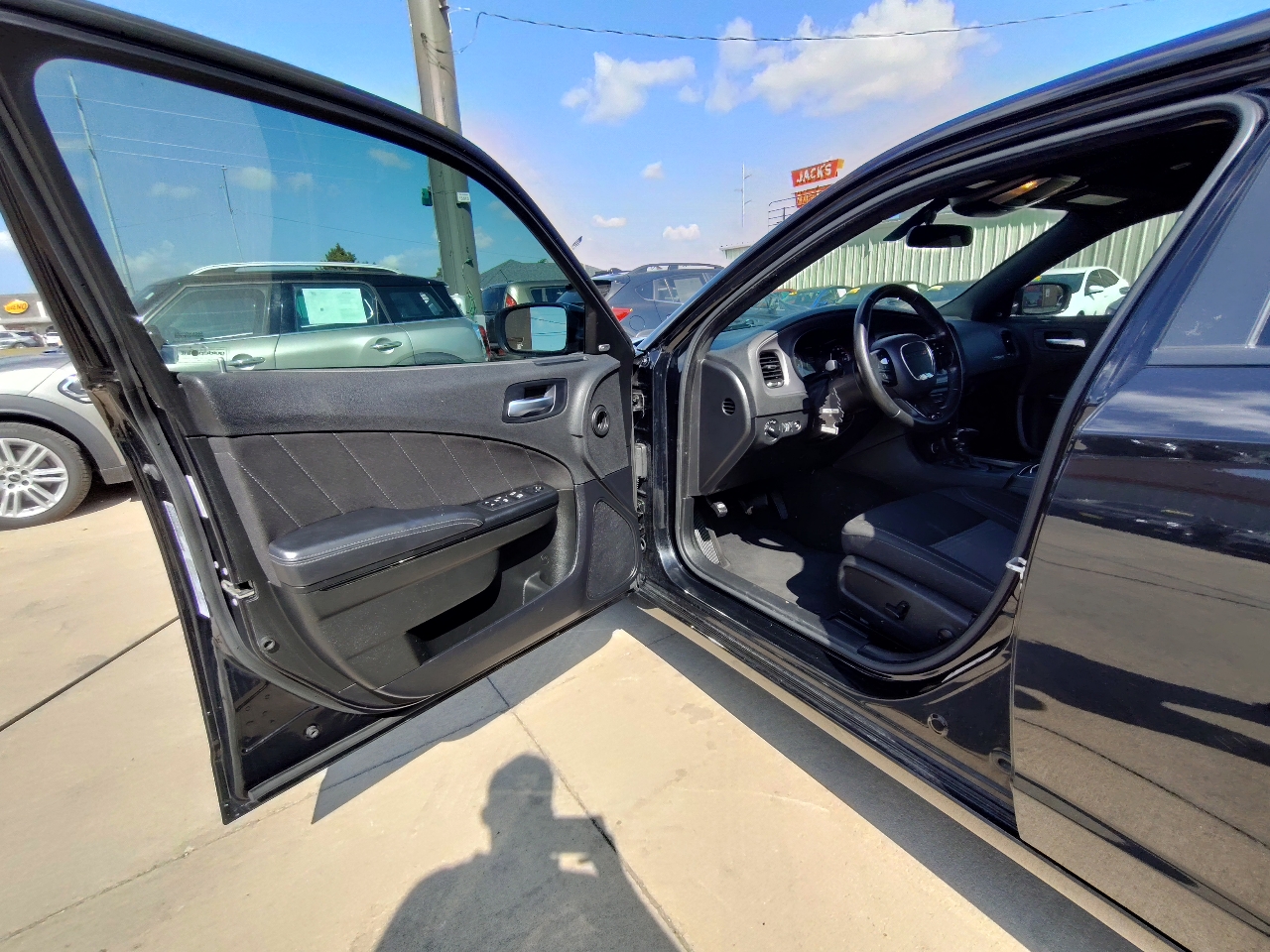 Dodge Charger SXT 4D Sedan 2023