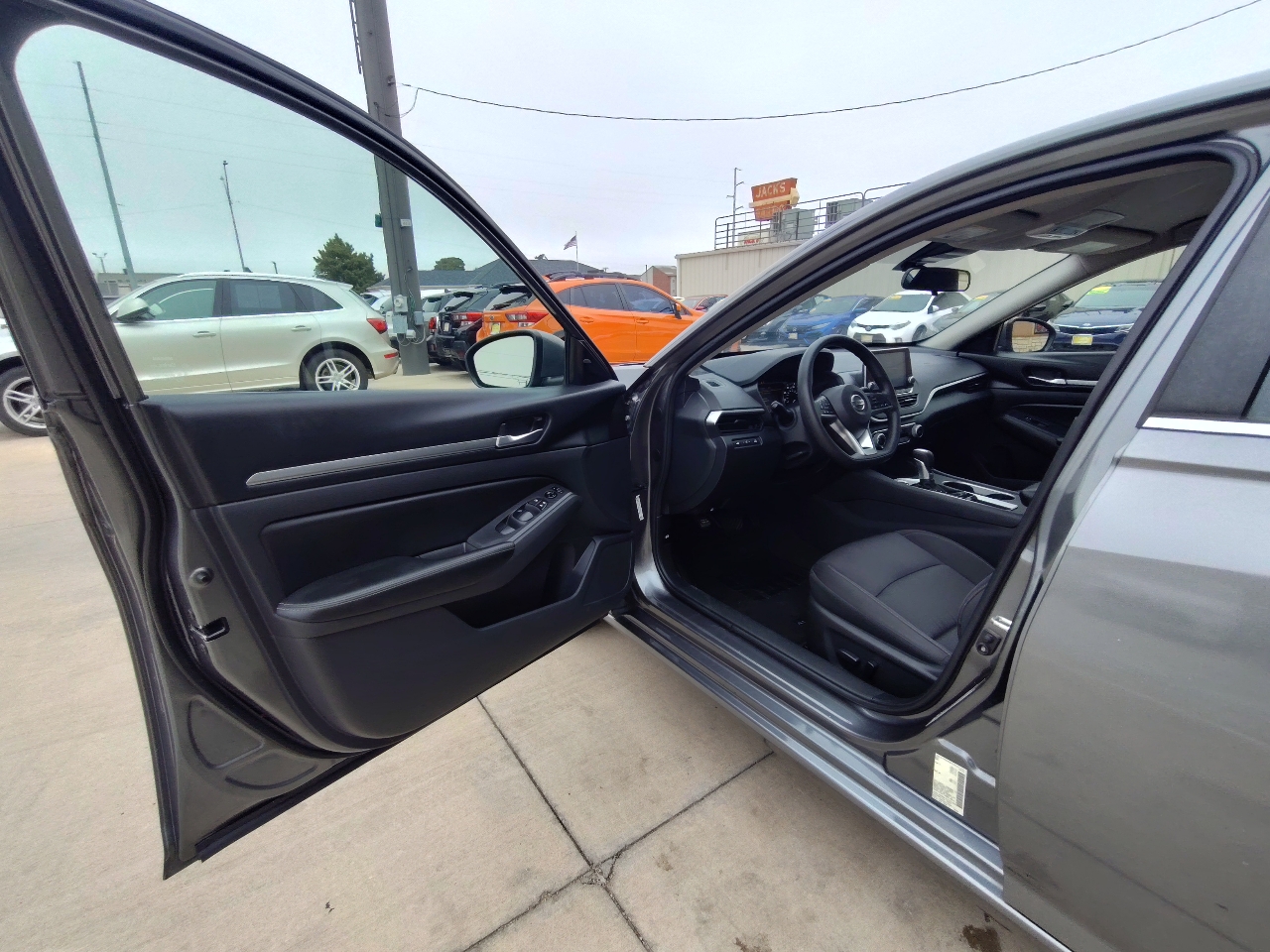 Nissan Altima 2.5 SV Sedan 2022