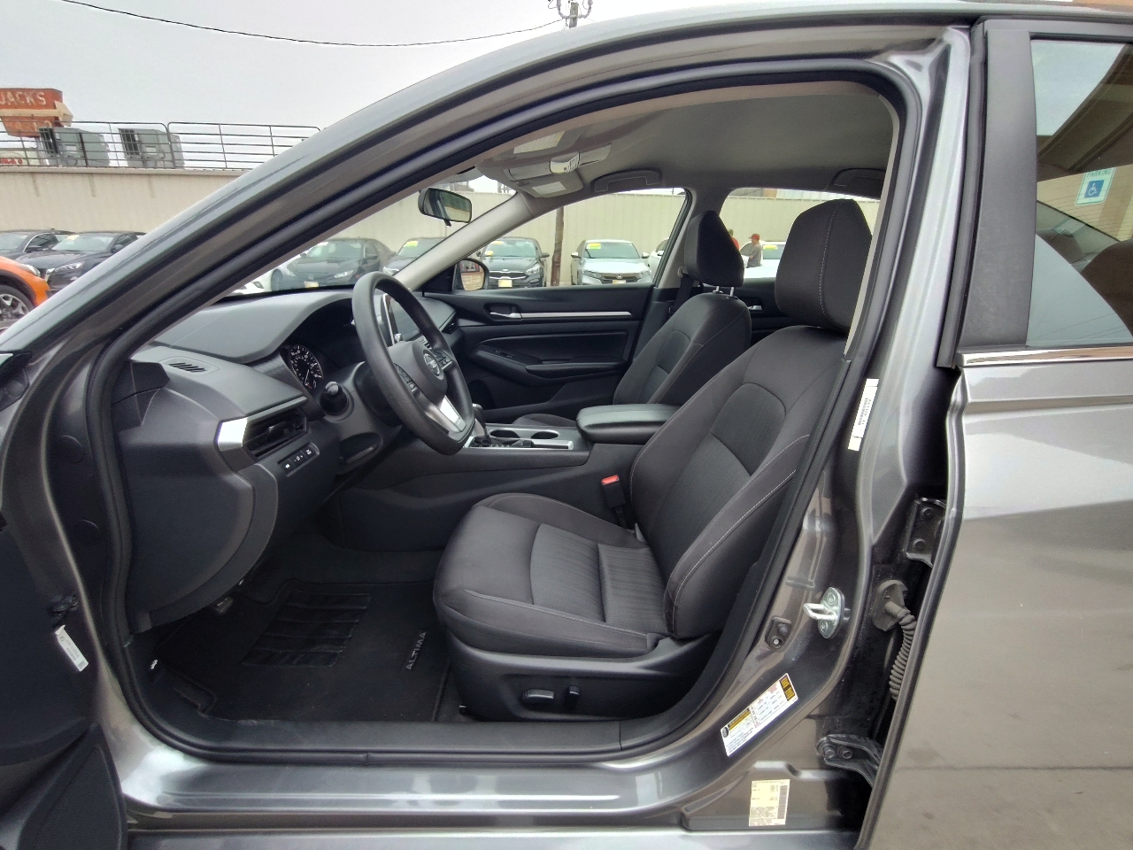 Nissan Altima 2.5 SV Sedan 2022